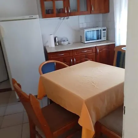 Malomtavi Vendeghaz 招待所 *